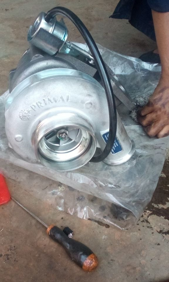 Sinotruck 330hp turbo charger part number(VG1092110096)